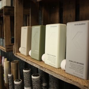 Haare färben und tönen mit hochwertigen Produkten